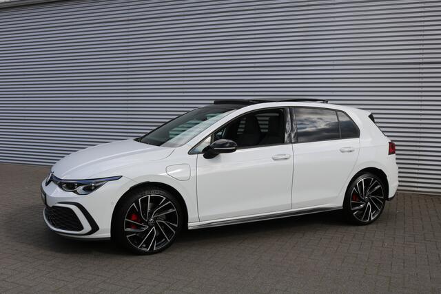 Volkswagen GOLF 1.4 eHybrid GTE (Panoramadak Sportinterieur Carplay ACC HeadUp Camera IQ-Light 19InchLMV PrivacyGlass)