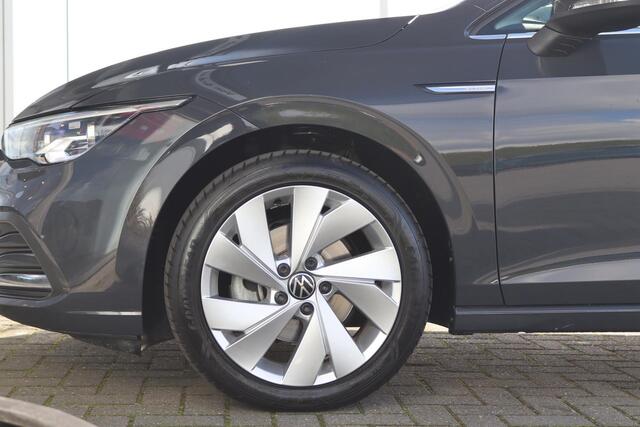 Volkswagen GOLF 1.5 eTSI 131 pk DSG Style | Navigatie | LED | PDC | Climatronic | App Connect | Sfeerverlichting | Adaptive Cruise | 1ST Eigenaar