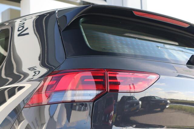 Volkswagen GOLF 1.5 eTSI 131 pk DSG Style | Navigatie | LED | PDC | Climatronic | App Connect | Sfeerverlichting | Adaptive Cruise | 1ST Eigenaar