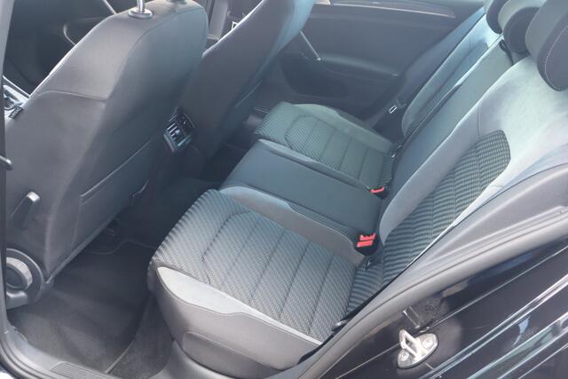 Volkswagen GOLF Variant 1.5 TSI Highline Business R NL-Auto!! Led verlichting I Apple Car-play