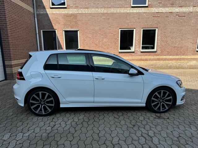 Volkswagen GOLF 1.4 3x R-line Pano Dynaudio 18'' ACC ambient