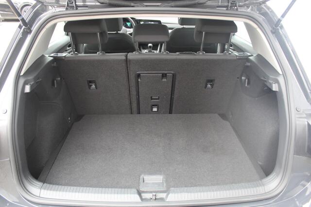 Volkswagen GOLF 1.5 TSI Airco l Cruise control l Parkeercamera l LED dagrijverlichting l AppleCarPlayAndroidAuto