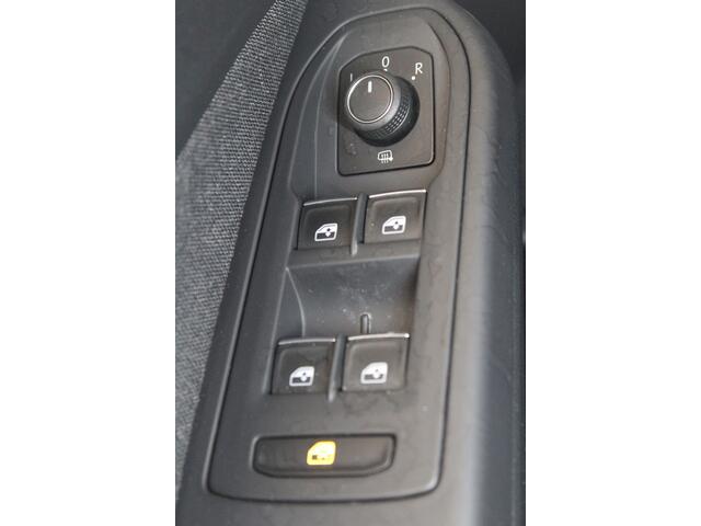 Volkswagen GOLF 1.5 TSI Airco l Cruise control l Parkeercamera l LED dagrijverlichting l AppleCarPlayAndroidAuto