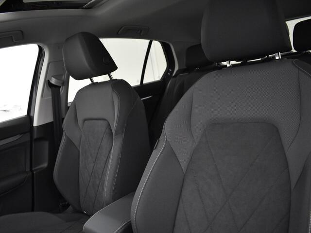 Volkswagen GOLF 1.4 204pk DSG eHybrid Style · Panoramadak · Camera · Navi · App-Connect · P-Sensoren · 18'' Inch ·