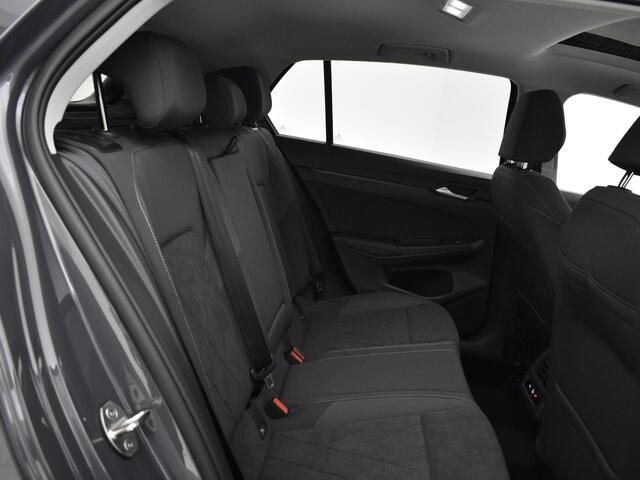 Volkswagen GOLF 1.4 204pk DSG eHybrid Style · Panoramadak · Camera · Navi · App-Connect · P-Sensoren · 18'' Inch ·