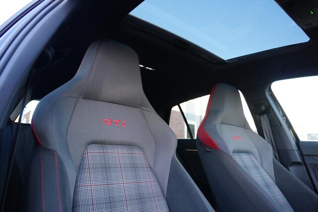 Volkswagen GOLF 2.0 TSI GTI 265pk Panoramadak/Stoelverwarming/HarmanKardon