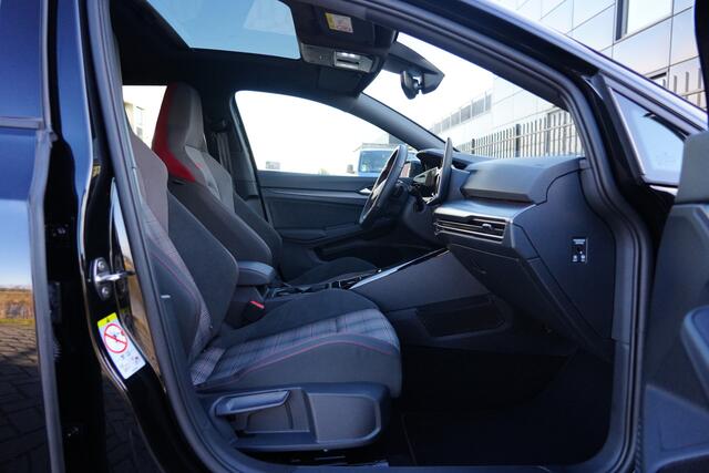 Volkswagen GOLF 2.0 TSI GTI 265pk Panoramadak/Stoelverwarming/HarmanKardon