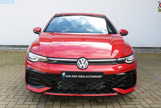 Volkswagen GOLF 1.5 eTSI R-Line Edition 150pk | Achteruitrijcamera | Adaptive cruise controle | Stoel/stuur verwarming | Keyless entry/start | Parkeersensoren V+A | Apple CarPlay/Android Auto | Digital cockpit | DAB | LED koplampen | Sfeerverlichting | Schakelmogelijkhei