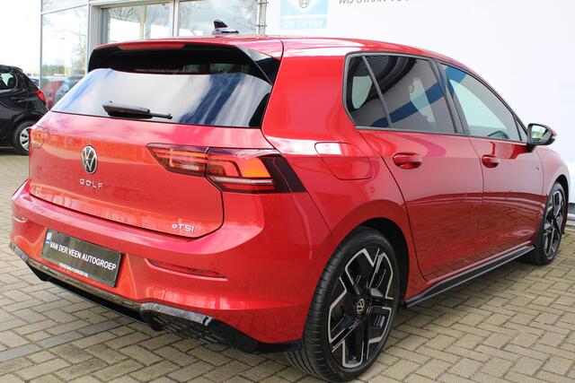 Volkswagen GOLF 1.5 eTSI R-Line Edition 150pk | Achteruitrijcamera | Adaptive cruise controle | Stoel/stuur verwarming | Keyless entry/start | Parkeersensoren V+A | Apple CarPlay/Android Auto | Digital cockpit | DAB | LED koplampen | Sfeerverlichting | Schakelmogelijkhei