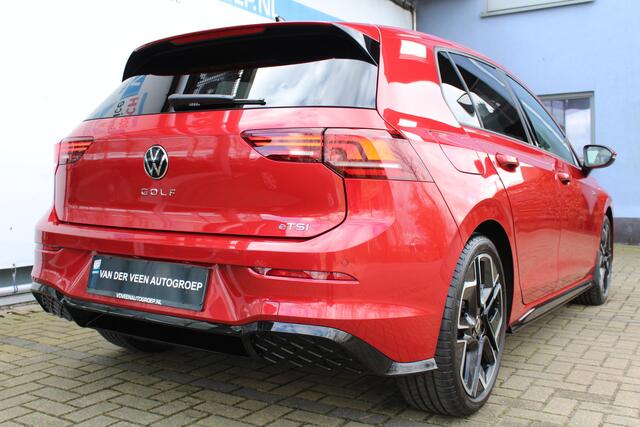 Volkswagen GOLF 1.5 eTSI R-Line Edition 150pk | Achteruitrijcamera | Adaptive cruise controle | Stoel/stuur verwarming | Keyless entry/start | Parkeersensoren V+A | Apple CarPlay/Android Auto | Digital cockpit | DAB | LED koplampen | Sfeerverlichting | Schakelmogelijkhei