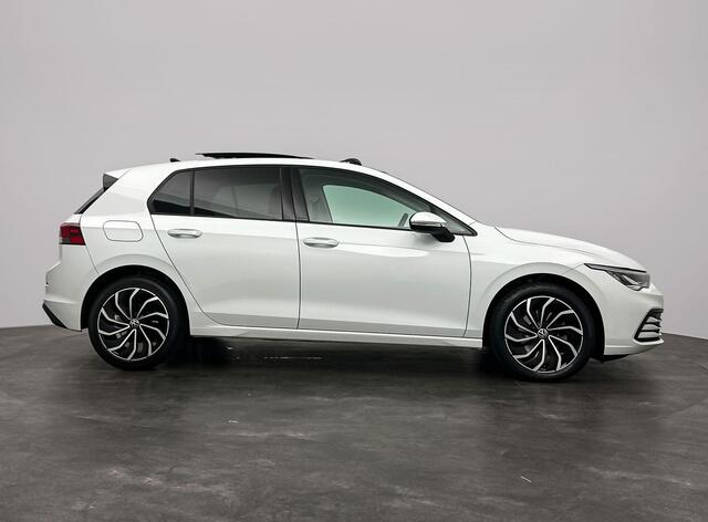 Volkswagen GOLF 1.0 eTSI Life Business Pano ACC Lane Sfeer