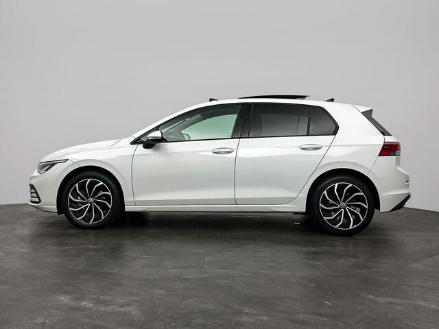 Volkswagen GOLF 1.0 eTSI Life Business Pano ACC Lane Sfeer