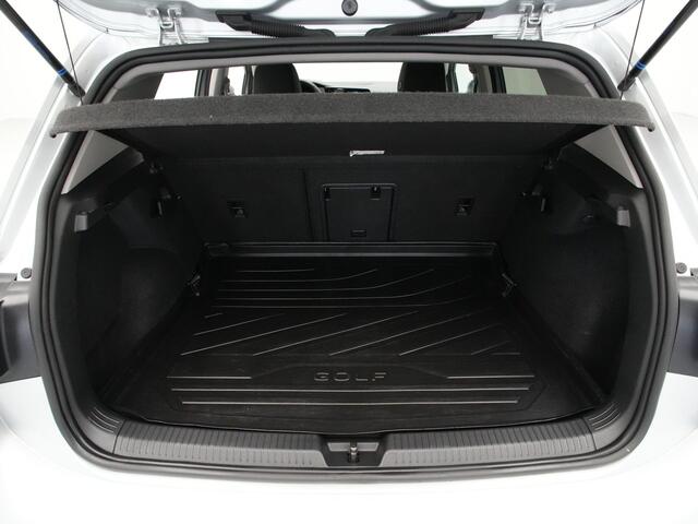 Volkswagen GOLF 1.0 TSI Life Business Navigatie Camera Stoelverwarming Acc