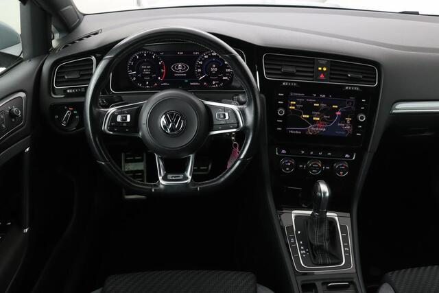 Volkswagen GOLF 1.5 TSI R Line | Full LED | Camera | Carplay | Adaptive cruise | Active Info Display | Navigatie | PDC | Sportstoelen