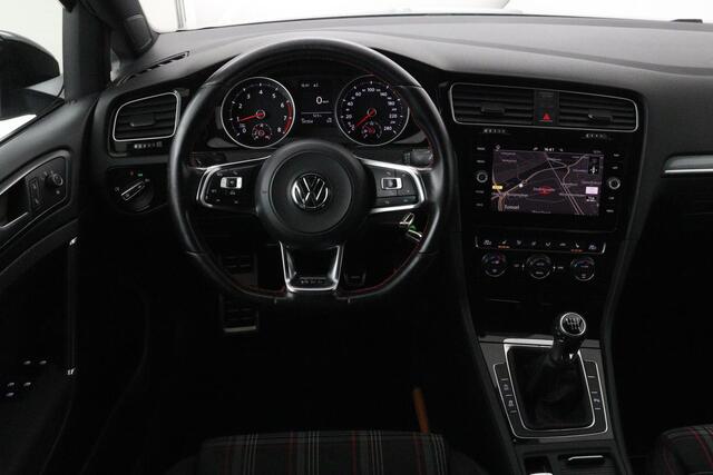 Volkswagen GOLF 2.0 TSI GTI | Stoelverwarming | Adaptive cruise | Full LED | Carplay | Navigatie | 19'' | Sportstoelen | PDC | Bluetooth