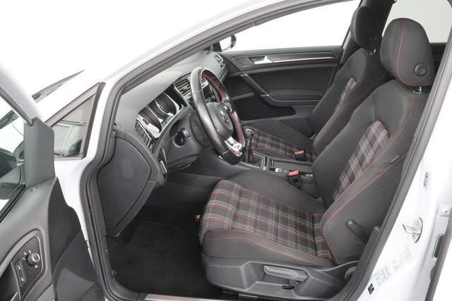 Volkswagen GOLF 2.0 TSI GTI | Stoelverwarming | Adaptive cruise | Full LED | Carplay | Navigatie | 19'' | Sportstoelen | PDC | Bluetooth