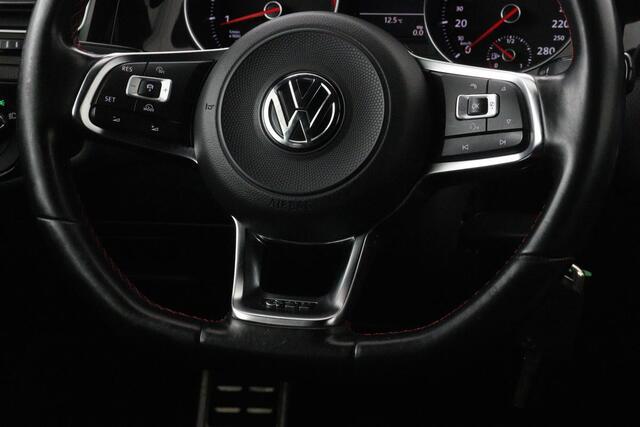 Volkswagen GOLF 2.0 TSI GTI | Stoelverwarming | Adaptive cruise | Full LED | Carplay | Navigatie | 19'' | Sportstoelen | PDC | Bluetooth
