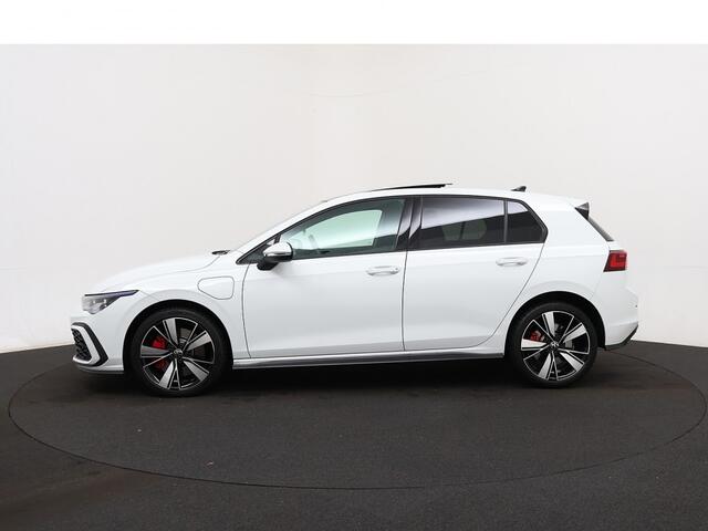Volkswagen GOLF 1.4 eHybrid GTE | Pano | IQ Light | ACC | Winterpakket | Camera | PDC | Clima 12-2021 48.931 KM