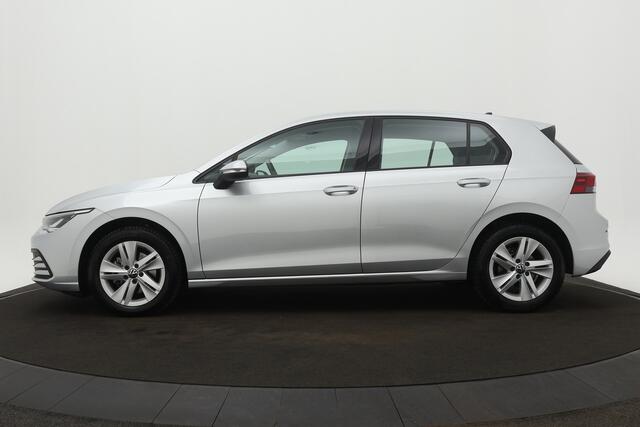 Volkswagen GOLF BWJ 2021 1.0 111 PK TSI Life VIRTUAL COCKPIT / AD. CRUISE / CLIMA / CARPLAY / 16'' LMV / MULTIFUNCT.STUUR / ELEK. RAMEN / ISOFIX / VERKEERSBORD DETECTIE