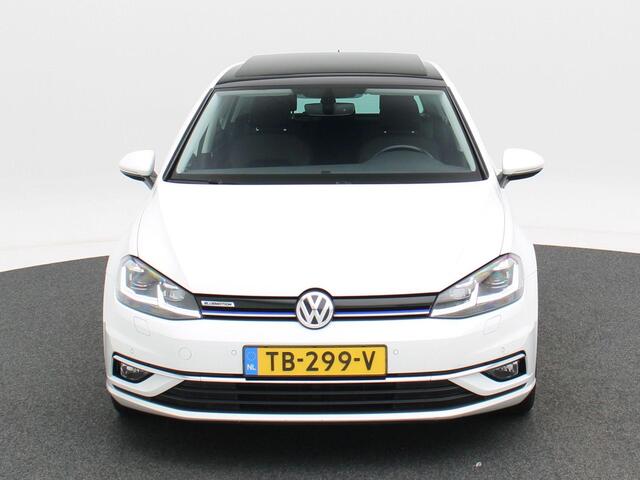 Volkswagen GOLF 1.5 TSi 130 Pk Highline | Full LED | Panoramadak | Trekhaak | 18 Inch | Adaptive Cruise | Camera | 90.215 Km!!