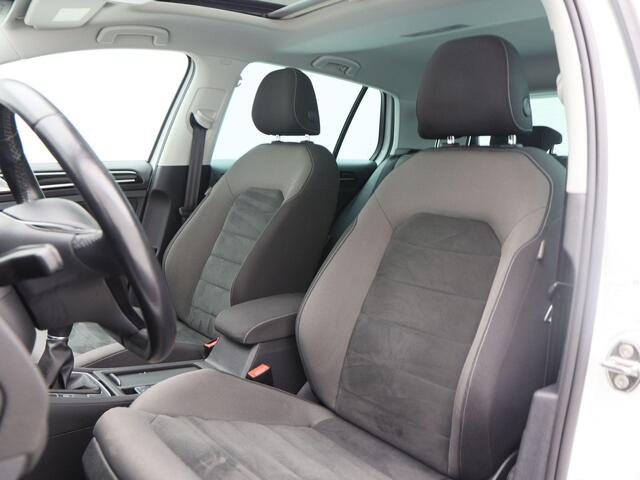 Volkswagen GOLF 1.5 TSi 130 Pk Highline | Full LED | Panoramadak | Trekhaak | 18 Inch | Adaptive Cruise | Camera | 90.215 Km!!