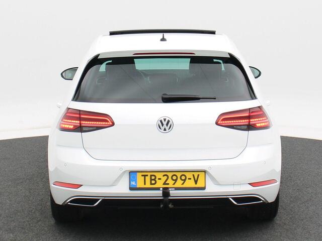 Volkswagen GOLF 1.5 TSi 130 Pk Highline | Full LED | Panoramadak | Trekhaak | 18 Inch | Adaptive Cruise | Camera | 90.215 Km!!