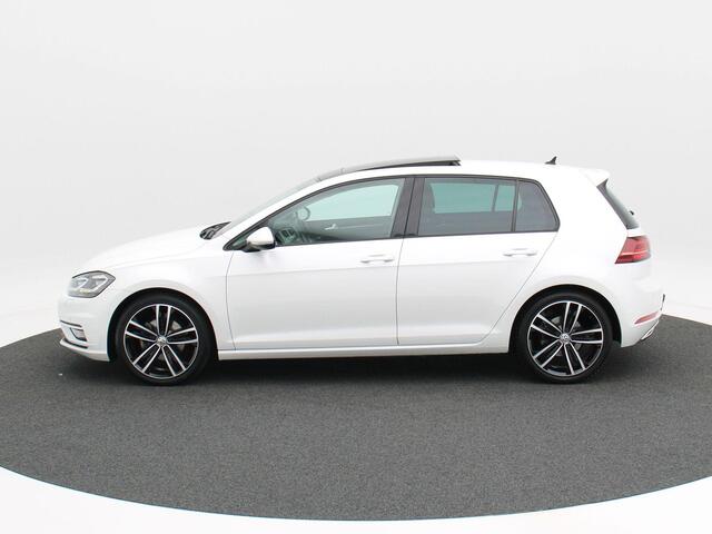 Volkswagen GOLF 1.5 TSi 130 Pk Highline | Full LED | Panoramadak | Trekhaak | 18 Inch | Adaptive Cruise | Camera | 90.215 Km!!