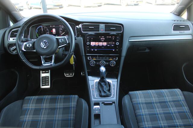 Volkswagen GOLF GTE 1.4 eHybrid VIRTUAL COCKPIT ACC CARPLAY STANDKACHEL