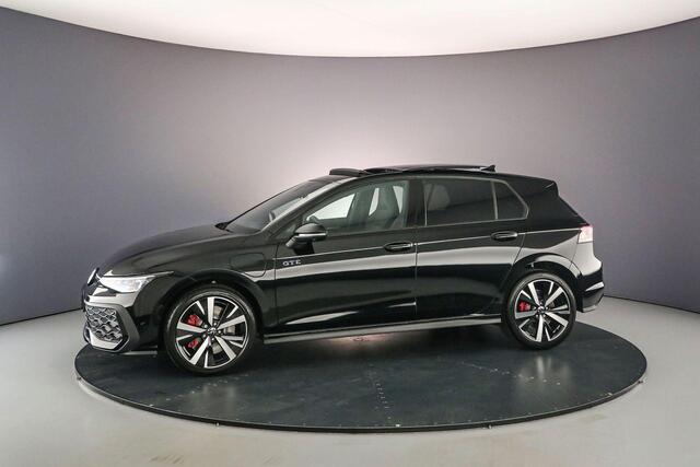 Volkswagen GOLF GTE 1.5 TSI eHybrid 272pk DSG Automaat Black style, Panoramadak, Head up display, 360 camera, Adaptive cruise control, LED matrix koplampen, Achteruitrijcamera