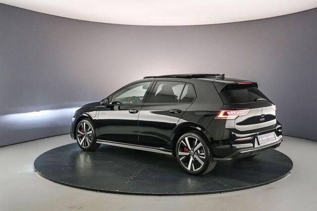 Volkswagen GOLF GTE 1.5 TSI eHybrid 272pk DSG Automaat Black style, Panoramadak, Head up display, 360 camera, Adaptive cruise control, LED matrix koplampen, Achteruitrijcamera