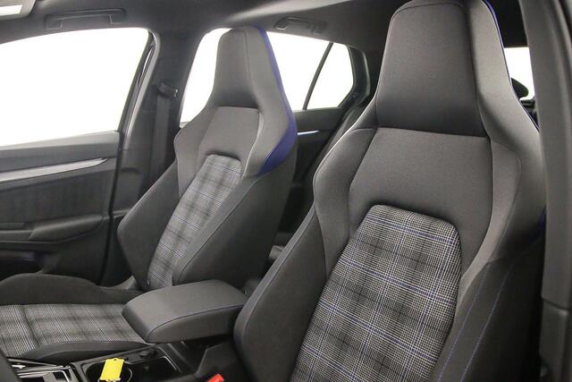 Volkswagen GOLF GTE 1.5 TSI eHybrid 272pk DSG Automaat Black style, Panoramadak, Head up display, 360 camera, Adaptive cruise control, LED matrix koplampen, Achteruitrijcamera