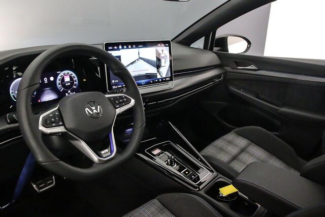 Volkswagen GOLF GTE 1.5 TSI eHybrid 272pk DSG Automaat Black style, Panoramadak, Head up display, 360 camera, Adaptive cruise control, LED matrix koplampen, Achteruitrijcamera