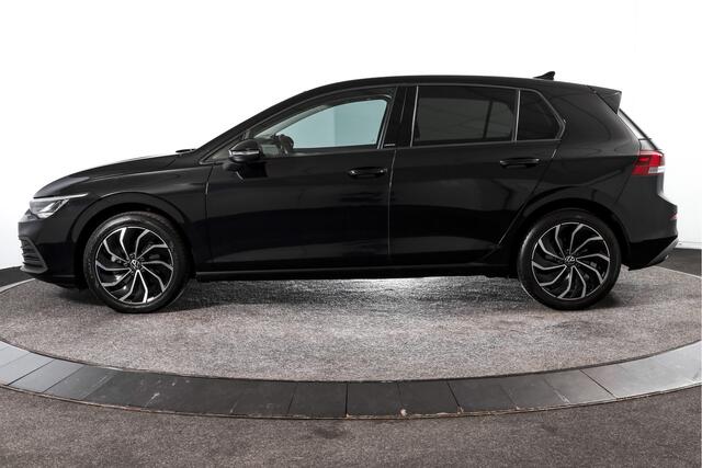 Volkswagen GOLF 1.0 TSI 110 PK United | Dig. Cockpit | Adapt. Connect | Stoel-+Stuurverw. | PDC | Camera | NAV + App. Connect | ECC | Trekhaak | LM 17" |