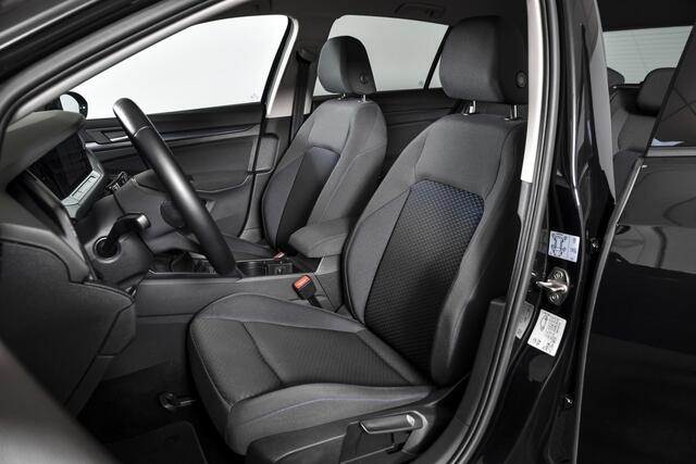 Volkswagen GOLF 1.0 TSI 110 PK United | Dig. Cockpit | Adapt. Connect | Stoel-+Stuurverw. | PDC | Camera | NAV + App. Connect | ECC | Trekhaak | LM 17" |
