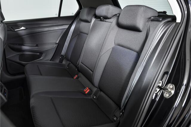 Volkswagen GOLF 1.0 TSI 110 PK United | Dig. Cockpit | Adapt. Connect | Stoel-+Stuurverw. | PDC | Camera | NAV + App. Connect | ECC | Trekhaak | LM 17" |