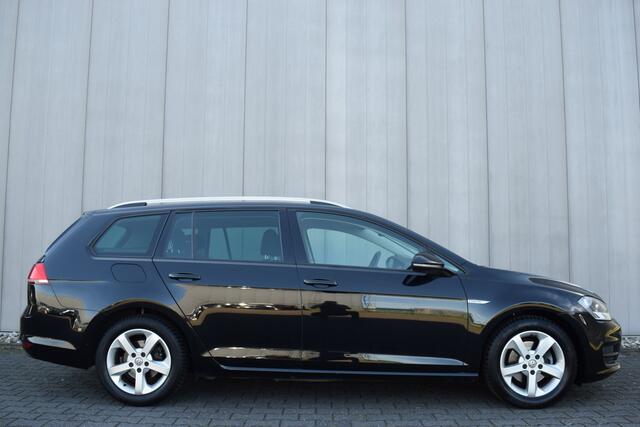 Volkswagen GOLF Variant 1.0 TSi Connected Series ECC | Carplay | Trekhaak | Sportstoelen | DAB | Full Map Navi