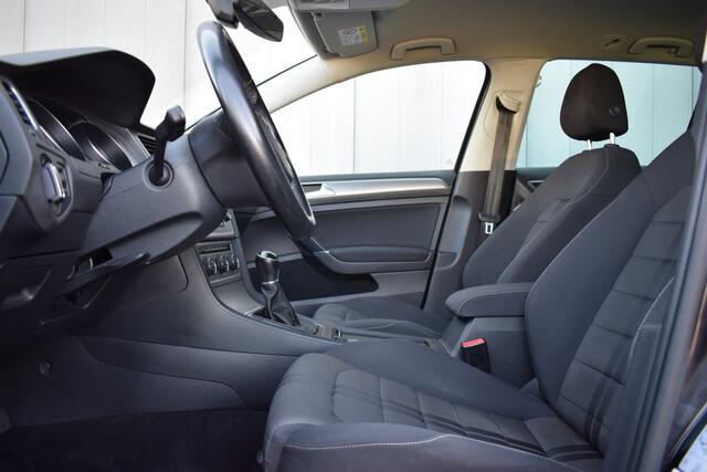 Volkswagen GOLF Variant 1.0 TSi Connected Series ECC | Carplay | Trekhaak | Sportstoelen | DAB | Full Map Navi