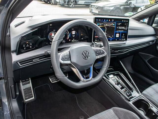 Volkswagen GOLF GTE 272PK Matrix IQ LIGHT 18 Inch Head Up Trekhaak 360° Camera Dynamic Chassis Control