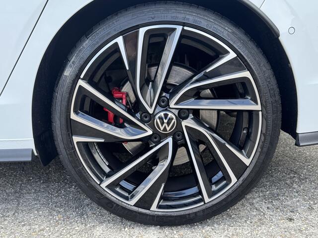 Volkswagen GOLF 8 GTI Clubsport 2.0 TSI 300pk DSG / Aut. Full options fabrieksgarantie 63dkm!!