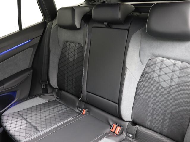 Volkswagen GOLF Variant R-Line (8) 1.5 eTSI 96 kW / 130 pk Variant 7 vers n. DSG | Navigatie | Keyless | Achteruitrijcamera | Stoel- & stuurwielverwarming |