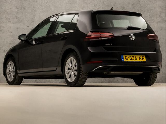 Volkswagen GOLF 1.0 TSI Comfortline Business (APPLE CARPLAY, GROOT NAVI, CLIMATE, STOELVERWARMING, DYNAMISCHE KNIPPERLICHTEN, ALCANTARA SPORTSTOELEN, ADAPTIVE CRUISE, PARKEERSENSOREN, LM VELGEN, NIEUWSTAAT)