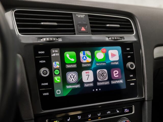 Volkswagen GOLF 1.0 TSI Comfortline Business (APPLE CARPLAY, GROOT NAVI, CLIMATE, STOELVERWARMING, DYNAMISCHE KNIPPERLICHTEN, ALCANTARA SPORTSTOELEN, ADAPTIVE CRUISE, PARKEERSENSOREN, LM VELGEN, NIEUWSTAAT)