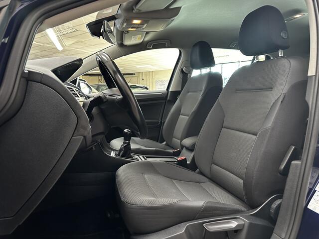 Volkswagen GOLF 1.0 TSI Comfortline/ Facelift/ Apple + Android/ DAB+/ 16'' LMV/ Adaptive Cruise/ PDC V+A/ Extra getint glas/ Navi/ Clima/ Elek. pakket/ Isofix/ Bluetooth/ Multi. LEDER. Stuur/ Mistl.