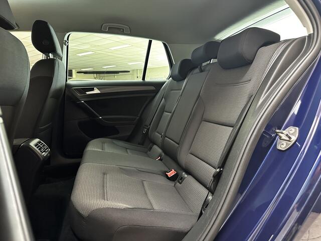 Volkswagen GOLF 1.0 TSI Comfortline/ Facelift/ Apple + Android/ DAB+/ 16'' LMV/ Adaptive Cruise/ PDC V+A/ Extra getint glas/ Navi/ Clima/ Elek. pakket/ Isofix/ Bluetooth/ Multi. LEDER. Stuur/ Mistl.