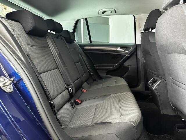 Volkswagen GOLF 1.0 TSI Comfortline/ Facelift/ Apple + Android/ DAB+/ 16'' LMV/ Adaptive Cruise/ PDC V+A/ Extra getint glas/ Navi/ Clima/ Elek. pakket/ Isofix/ Bluetooth/ Multi. LEDER. Stuur/ Mistl.