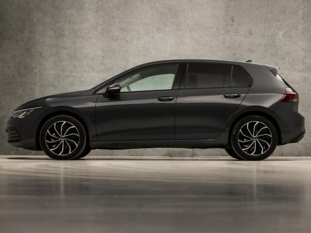 Volkswagen GOLF 2.0 TDI Sport 150Pk Automaat (APPLE CARPLAY, GROOT NAVI, SFEERVERLICHTING, STUUR/STOELVERWARMING, GETINT GLAS, SPORTSTOELEN, KEYLESS, LED KOPLAMPEN, NIEUWE APK, NIEUWSTAAT)