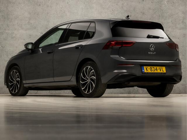 Volkswagen GOLF 2.0 TDI Sport 150Pk Automaat (APPLE CARPLAY, GROOT NAVI, SFEERVERLICHTING, STUUR/STOELVERWARMING, GETINT GLAS, SPORTSTOELEN, KEYLESS, LED KOPLAMPEN, NIEUWE APK, NIEUWSTAAT)