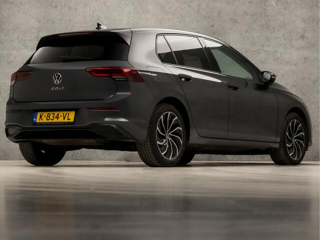 Volkswagen GOLF 2.0 TDI Sport 150Pk Automaat (APPLE CARPLAY, GROOT NAVI, SFEERVERLICHTING, STUUR/STOELVERWARMING, GETINT GLAS, SPORTSTOELEN, KEYLESS, LED KOPLAMPEN, NIEUWE APK, NIEUWSTAAT)
