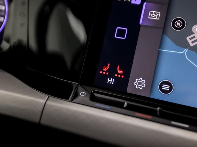 Volkswagen GOLF 2.0 TDI Sport 150Pk Automaat (APPLE CARPLAY, GROOT NAVI, SFEERVERLICHTING, STUUR/STOELVERWARMING, GETINT GLAS, SPORTSTOELEN, KEYLESS, LED KOPLAMPEN, NIEUWE APK, NIEUWSTAAT)