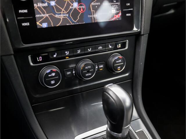 Volkswagen GOLF Variant 1.0 TSI Sportline Automaat (DIGITAL COCKPIT, GROOT NAVI, APPLE CARPLAY, VIRTUAL COCKPIT, MASSAGE, STOELVERWARMING, ALCANTARA SPORTSTOELEN, ADAPTIVE CRUISE, TREKHAAK, NIEUWSTAAT)